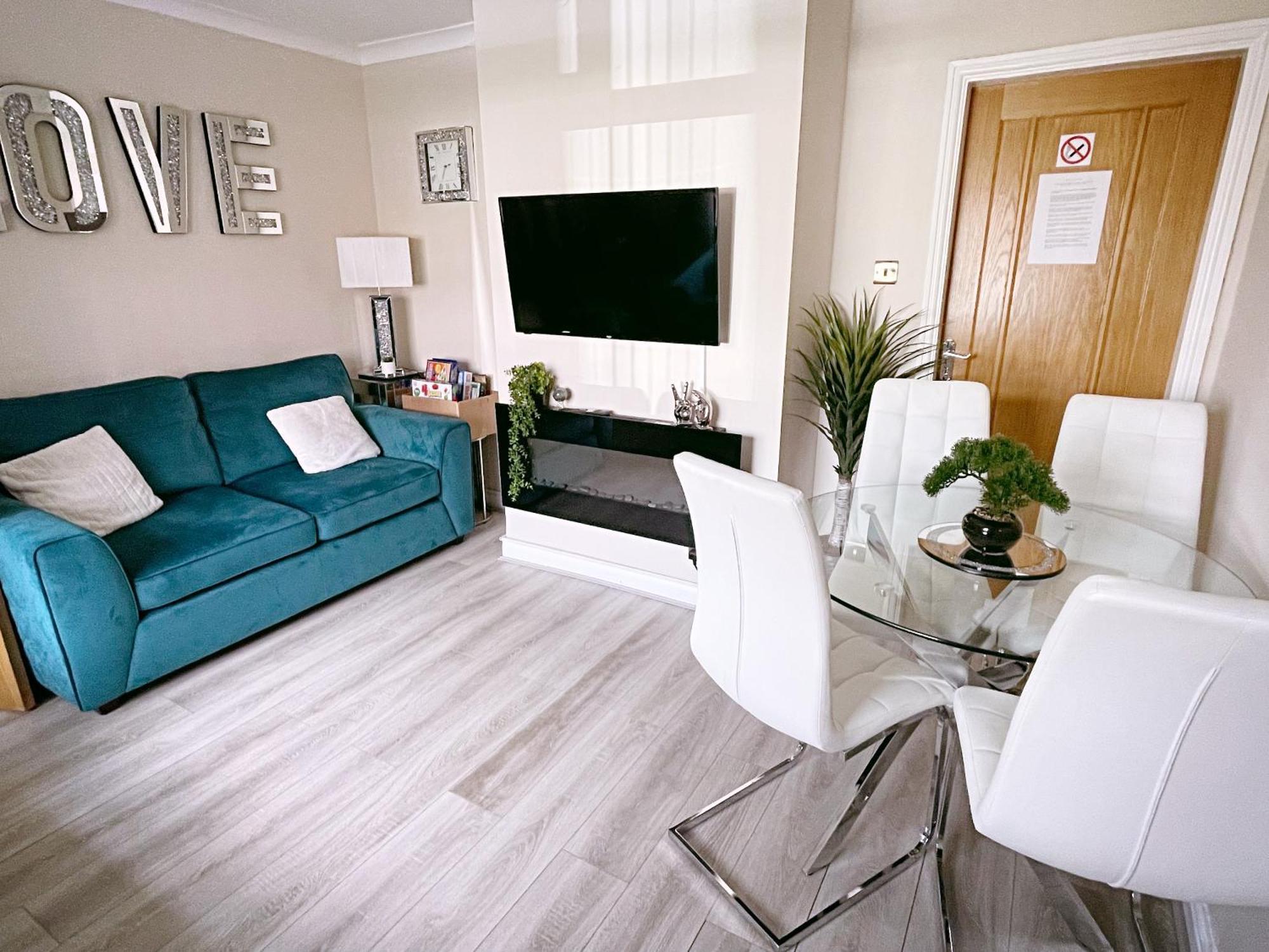 Entire 3-Bedroom Home In Oldham - Guest House Exterior foto